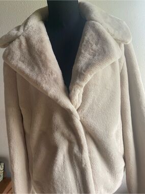 Marc New York Cream Faux Fur Cropped Jacket Teddy Coat